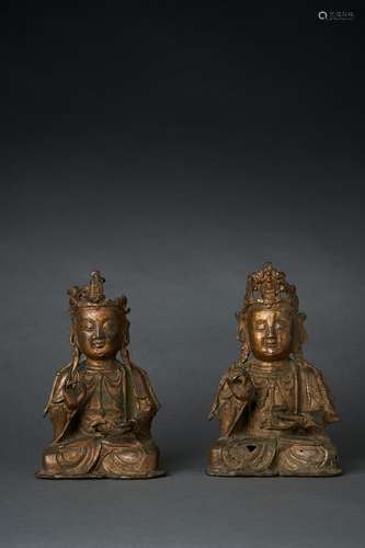 A PAIR OF GILT-BRONZE FIGURES OF SEATED BUDDHAS, MING DYNAST...