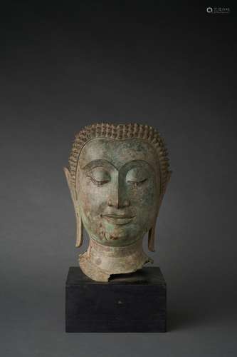 A LARGE SUKHOTAI BRONZE BUDDHA HEAD, 16TH CENTURY