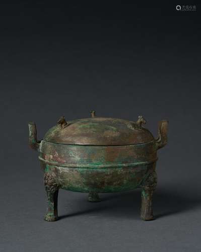 A RARE SMALL BRONZE ARCHAIC FOOD VESSEL DING, SPRING AND AUT...