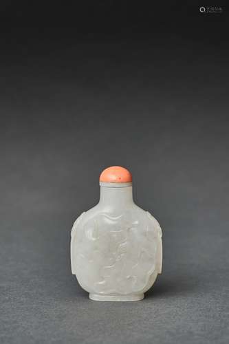 A CHINESE WHITE GLASS SNUFF BOTTLE, 19TH CENTURY