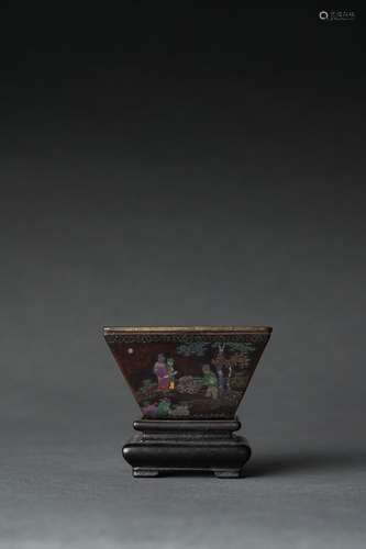 A LAC BURGAUTÉ SQUARE WINE CUP, KANGXI PERIOD (1644-1912)