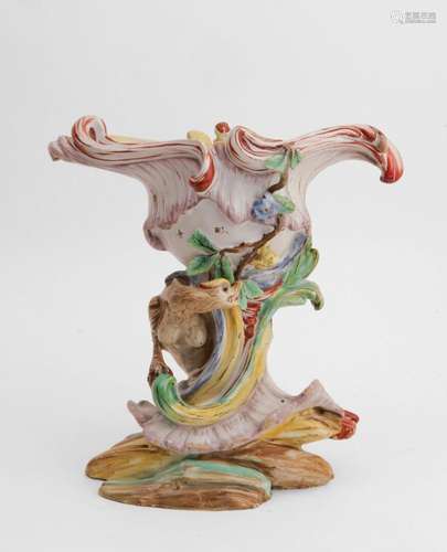 Sceaux<br />
Vase pot-pourri de forme balustre en faïence fo...