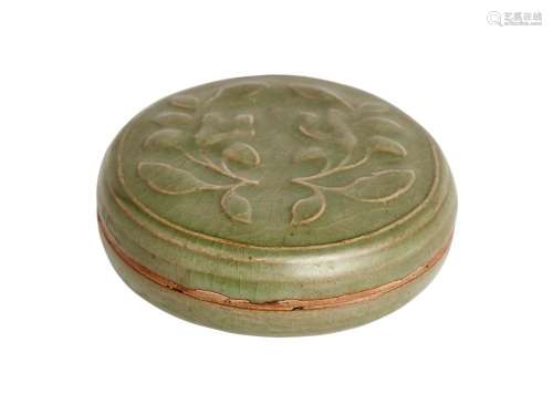 A CELADON COSMETIC CIRCULAR BOX AND COVER