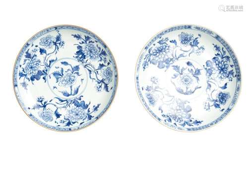 A PAIR OF BLUE AND WHITE DISHES, QIANLONG PERIOD (1736-1795)