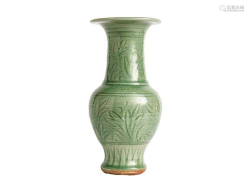 A LONGQUAN CELADON VASE, MING DYNASTY (1368-1644)