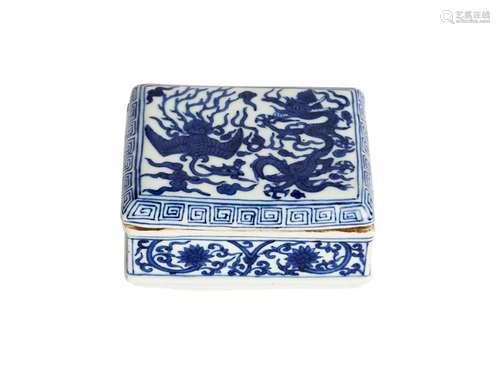 A BLUE AND WHITE BOX AND COVER, WANLI SIX-CHARACTER UNDERGLA...