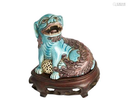 A TURQUOISE GLAZED BUDDHIST LION DOG, QING DYNASTY (1644-191...