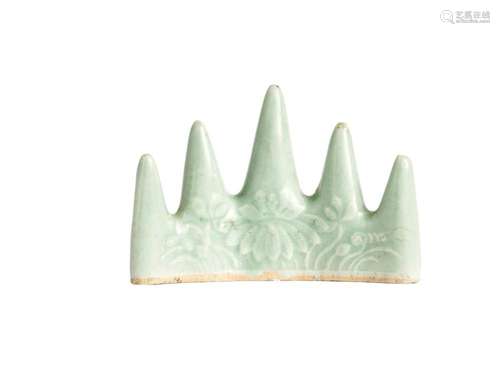 A CELADON GLAZED BRUSH REST, QING DYNASTY (1644-1912)