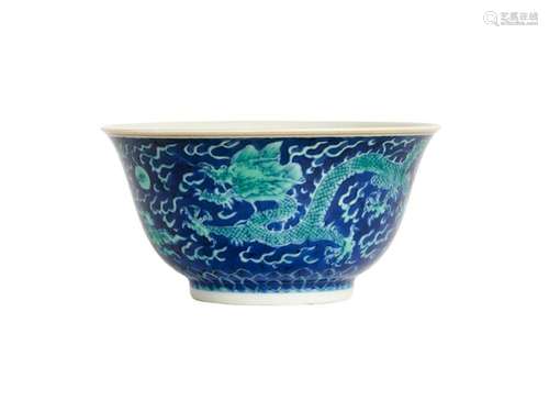 AN UNDERGLAZE-BLUE AND GREEN-ENAMELLED 'DRAGON' BOWL...