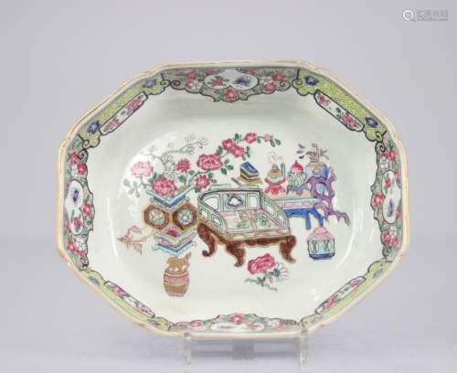 Family rose basin decorated with furniture