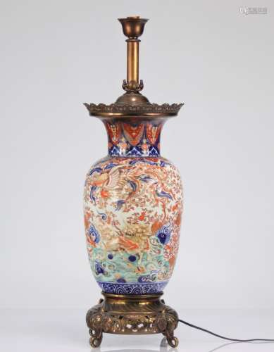 Imposing Japanese porcelain lamp base in relief 19th