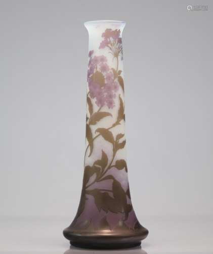 Emile Galle imposing vase decorated with flowers