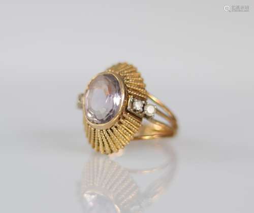 Yellow gold ring (18k) adorned with a synthetic stone (10gr)