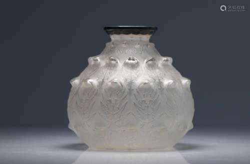 Rene LALIQUE (1860-1945). *Pressed molded crystal vase "...