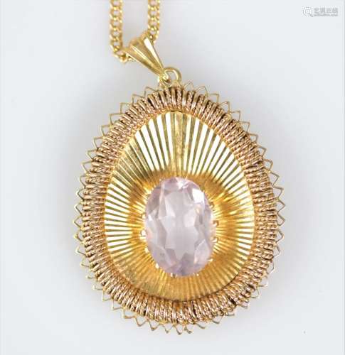 Gold pendant and chain (18k) and (24.9gr)