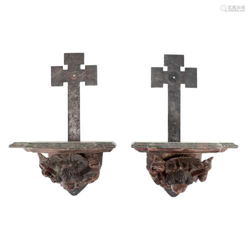 A PAIR OF WALL BRACKETS