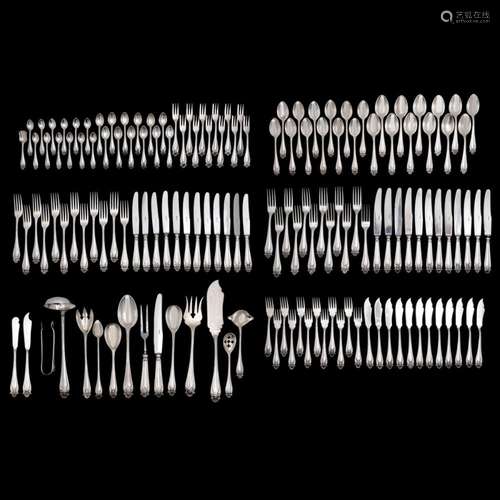 A CUTLERY SET FOR 12 PEOPLE