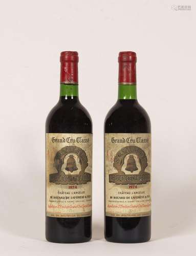 2 bouteilles Château l'Angélus 1974 - Niveau 1 très lége...