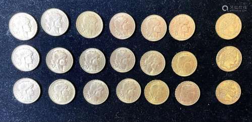 18 pièces de 20 francs or, tête de Marianne et 3 pièces de 2...