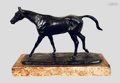 Sujet en bronze patiné Etalon, signature illisibleH.15 cm L....