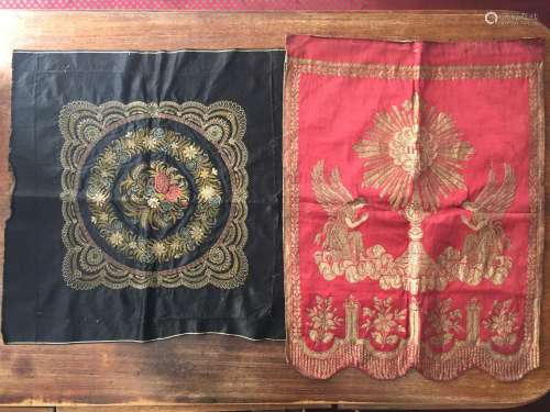 Une bannière tissée rouge et or, vers 1840 Une broderie sur ...