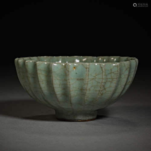 Song Dynasty of China,Ru Kiln Flower Mouth Bowl