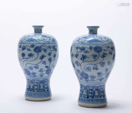 A pair of blue and white 'floral' MeiPing
