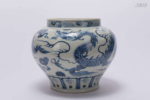 A blue and white 'dragon' jar