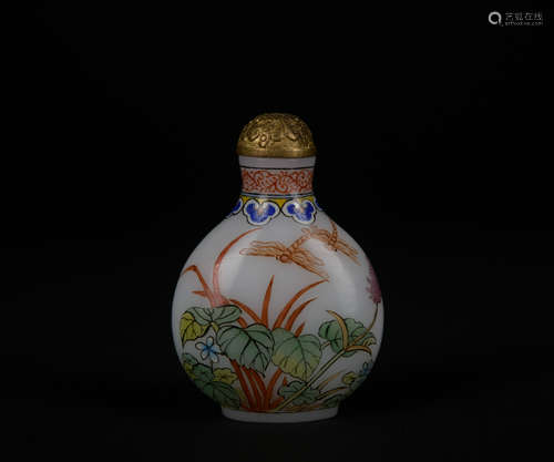 A glassware snuff bottle