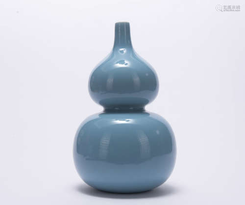 A sky blue glazed gourd-shaped vase