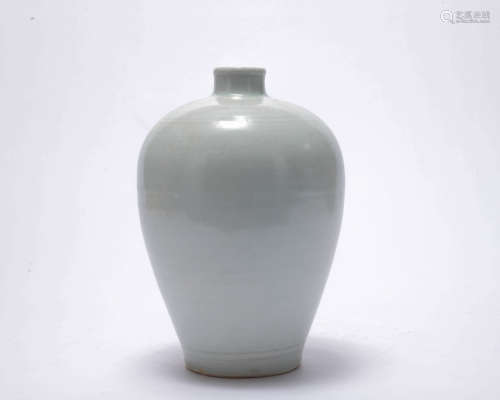 A white glazed Meiping