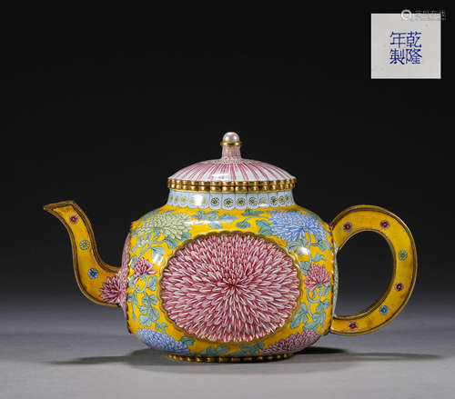 Enamel colored flower pattern teapot in Qing Dynasty