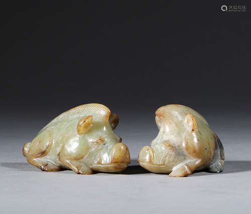 A pair of jade pigs in ancient China