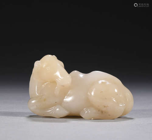 White jade horse ornaments of Hotan in the Qing Dynasty