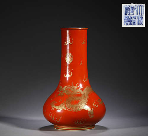 Chinese Qing Dynasty alum red painted Golden Dragon bottle