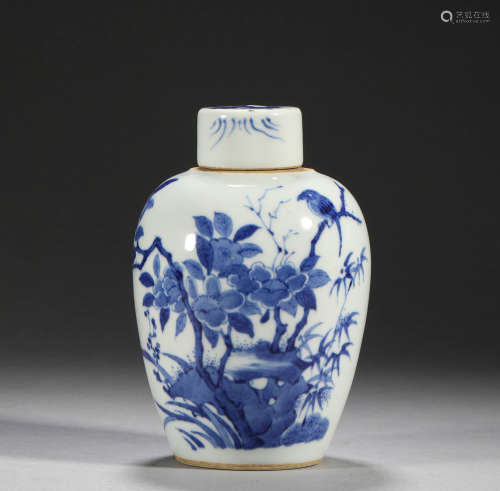 Chinese flower and bird blue and white pot in Qing Dynasty