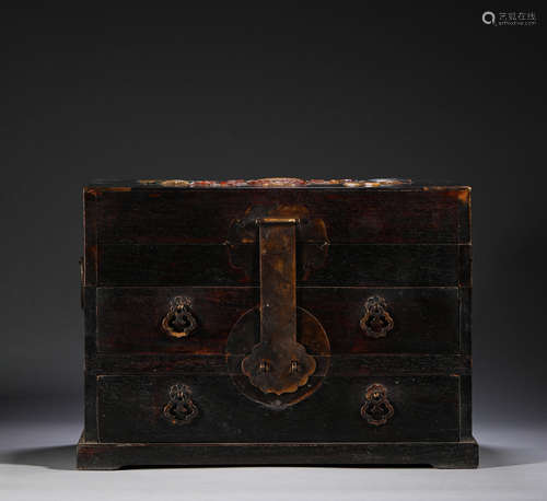 Chinese red sandalwood jewelry box in Qing Dynasty