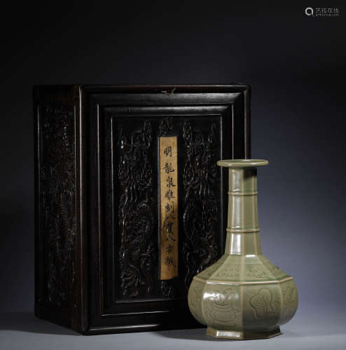 Chinese Ming Dynasty Longquan eight treasures square bottle