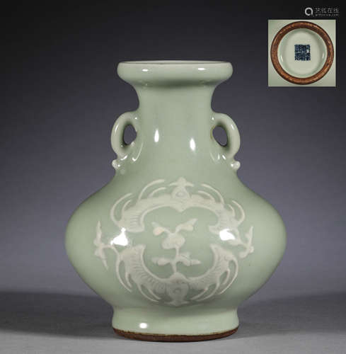 Chinese Qing Dynasty monochrome glazed double ear bottle