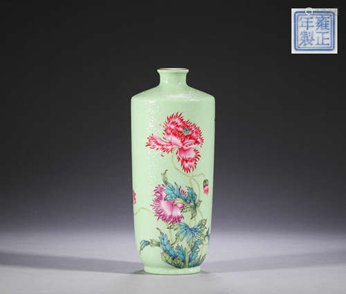 Chinese Qing Dynasty green glaze pastel flower bottle