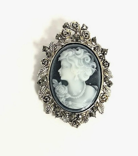 Ladies Elegant Cameo Of A Beauty With Semi Precious Stones