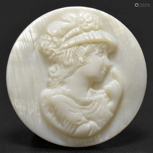 15ct Carved Mother of Pearl Cameo