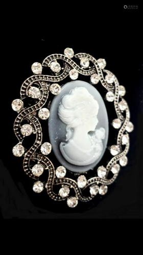 Vintage Style Cameo Brooch Featuring A Beautiful Face