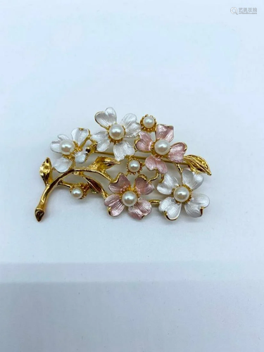 Pretty Pearl and 18KTEP Yellow Gold Brooch