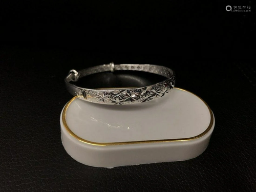 Asian Silver Plated Clover Bangle