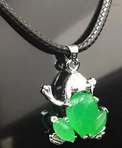 ASIAN GREEN JADE FROG PENDANT ACCOMPANIED BY NECKLACE