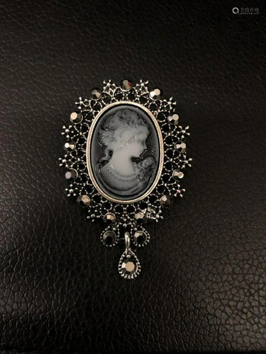 Elegant Silhouetted Gray Semi Precious Cameo Broach