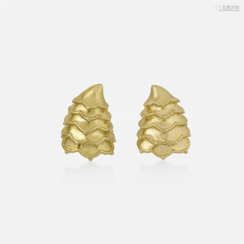 Angela Cummings, Gold earrings