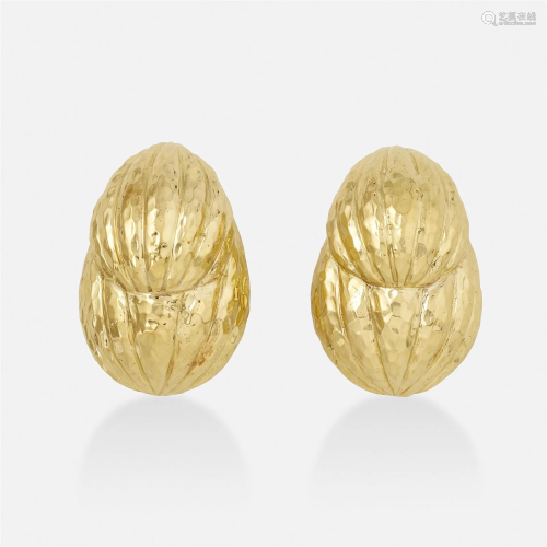 David Webb, Hammered gold earrings