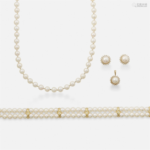 Set of cultured pearl jewelry